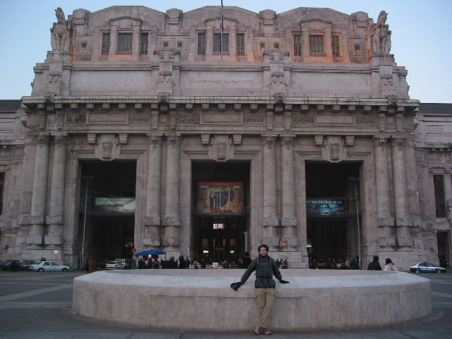 Jon in front of Milano Trainstation