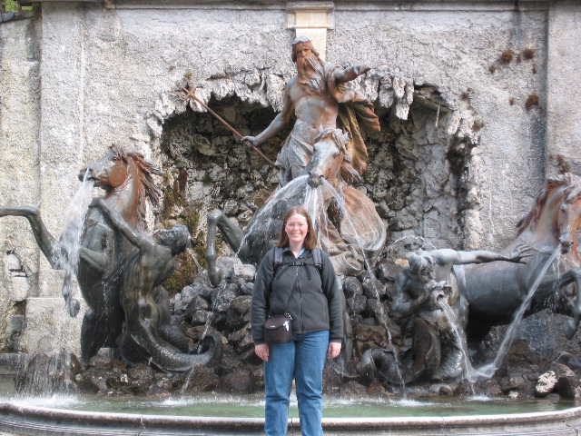 Liz in Linderhof gardens
