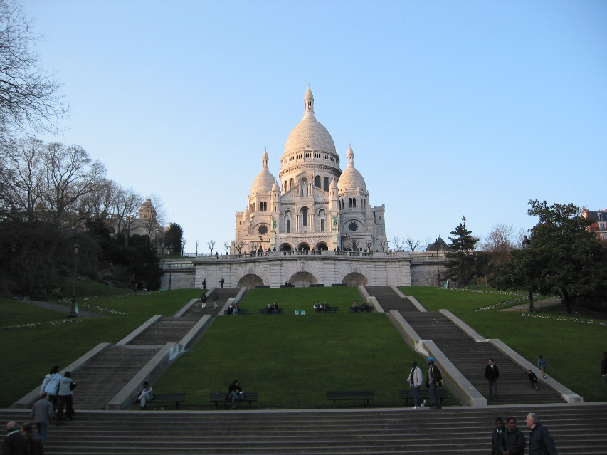Sacr&eacute;-Coeur and cascading steps