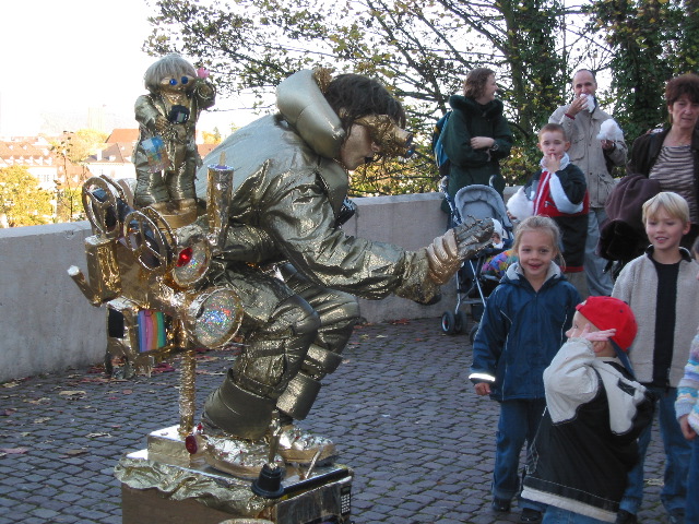 Gold Statue Guy - High 5