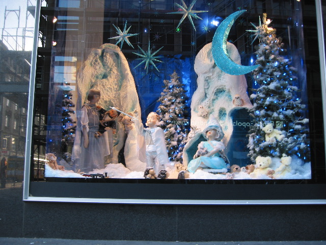 Store window: creepy kinder