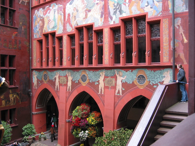 Liz looking at the Rathaus